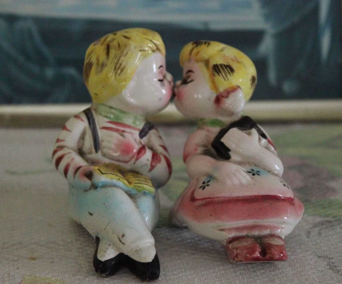 1-Briona Reynolds, Photo of Grandparents salt and pepper shakers