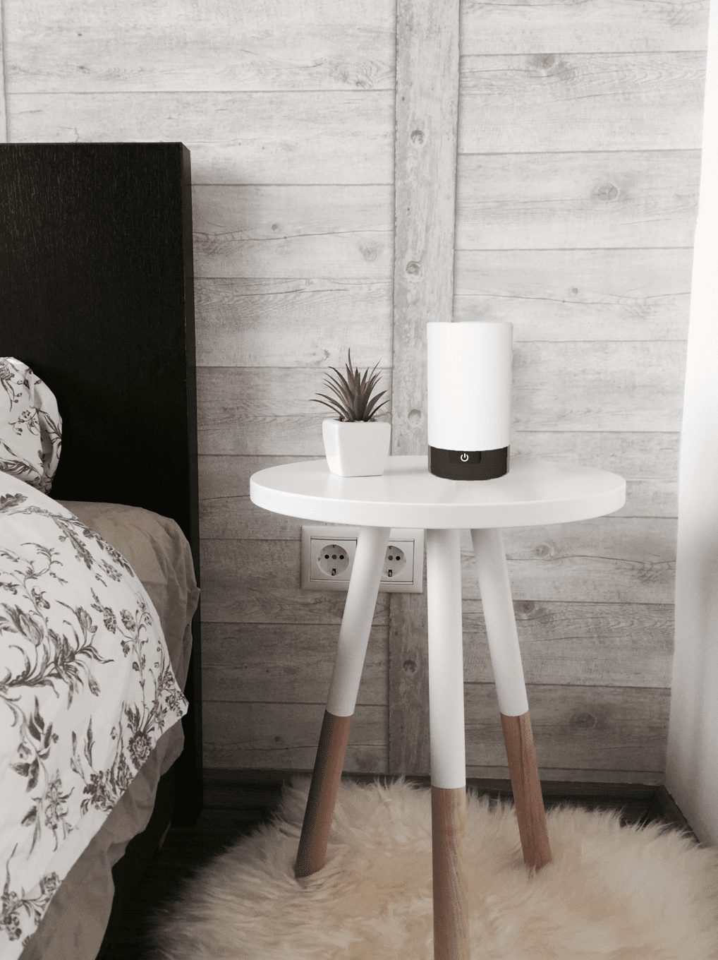 Crest-Light creates a soothing atmosphere and a feeling of reassurance of not being alone, by playing sounds curated in the Crest-community playlist or those chosen by the user.